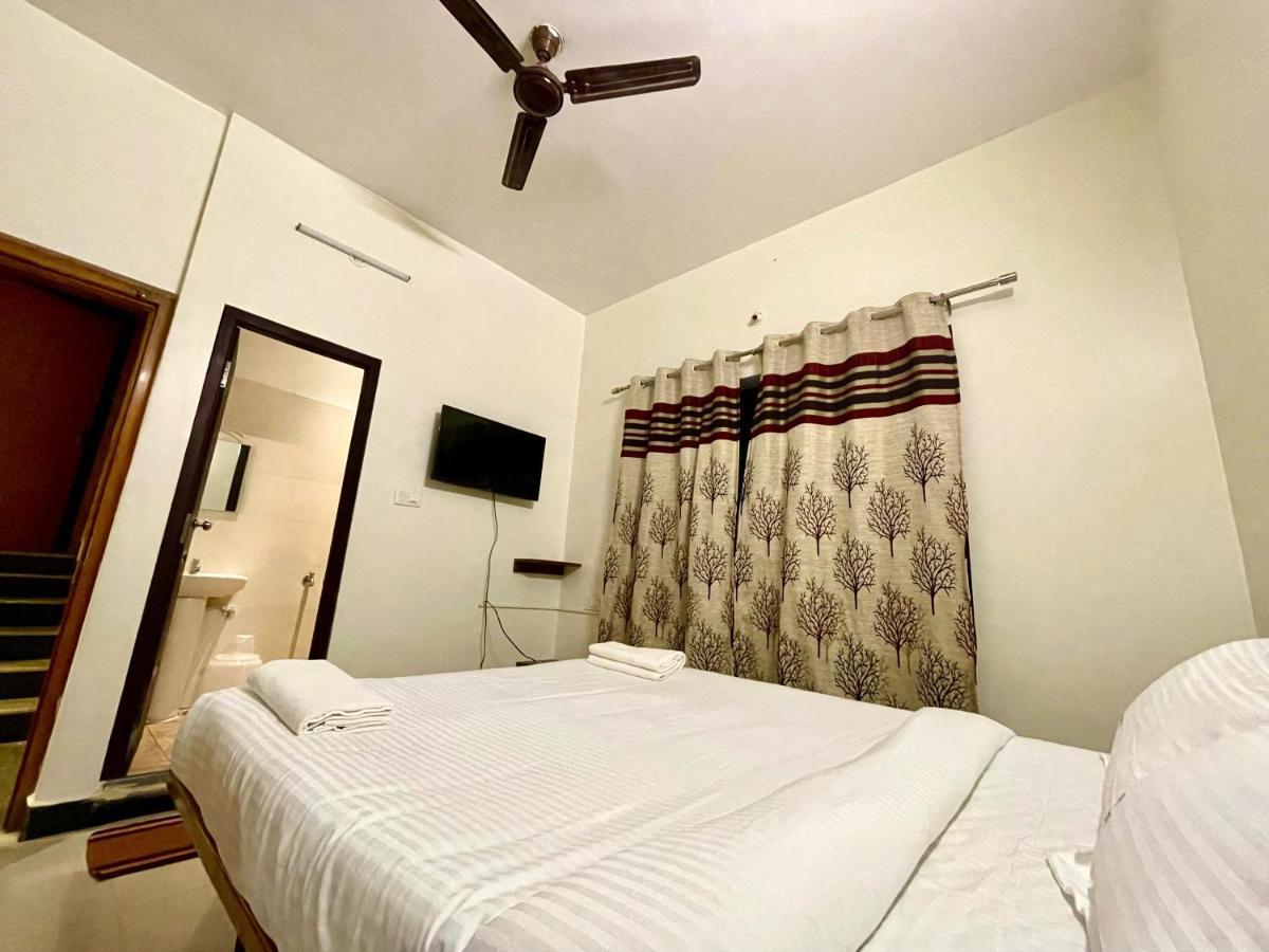 Ashray Residency Hotell Vanivilasa Puram Exteriör bild