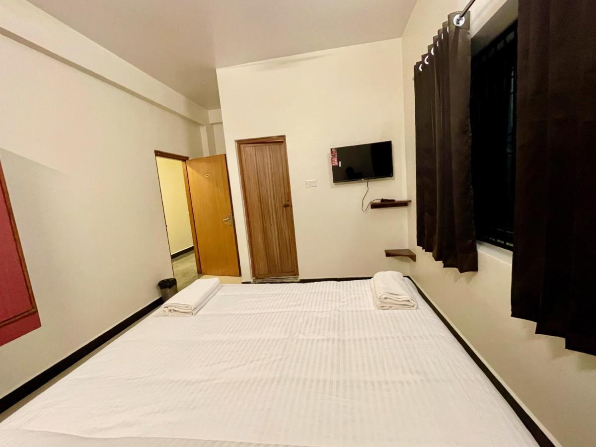 Ashray Residency Hotell Vanivilasa Puram Exteriör bild