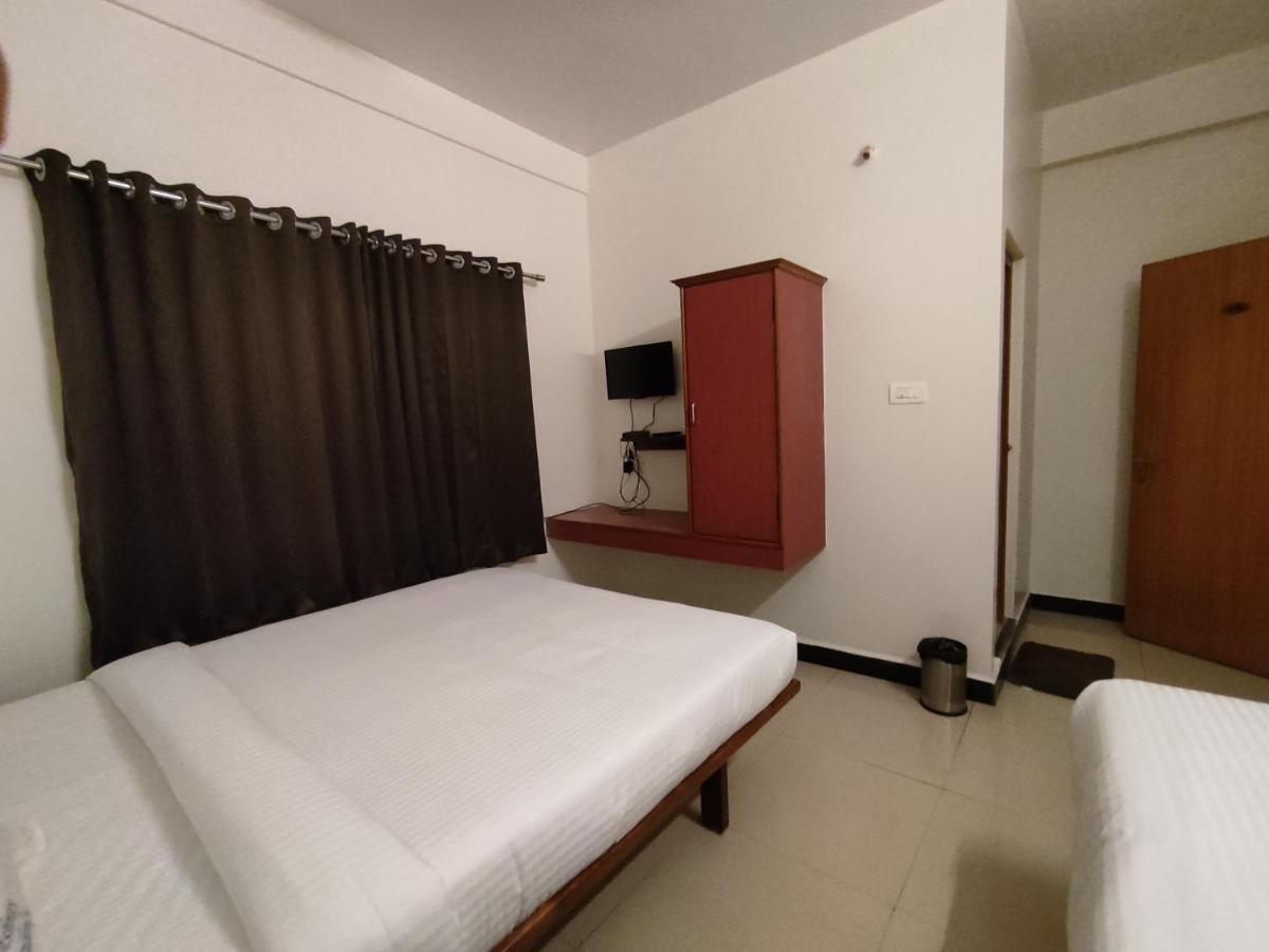 Ashray Residency Hotell Vanivilasa Puram Exteriör bild